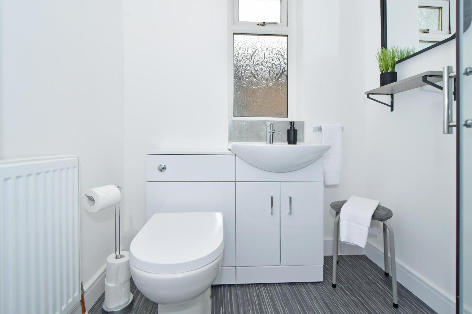 Sapphire Apartments By Yourstays - Luxury 2 Bedroom Apartments In Crewe Buitenkant foto