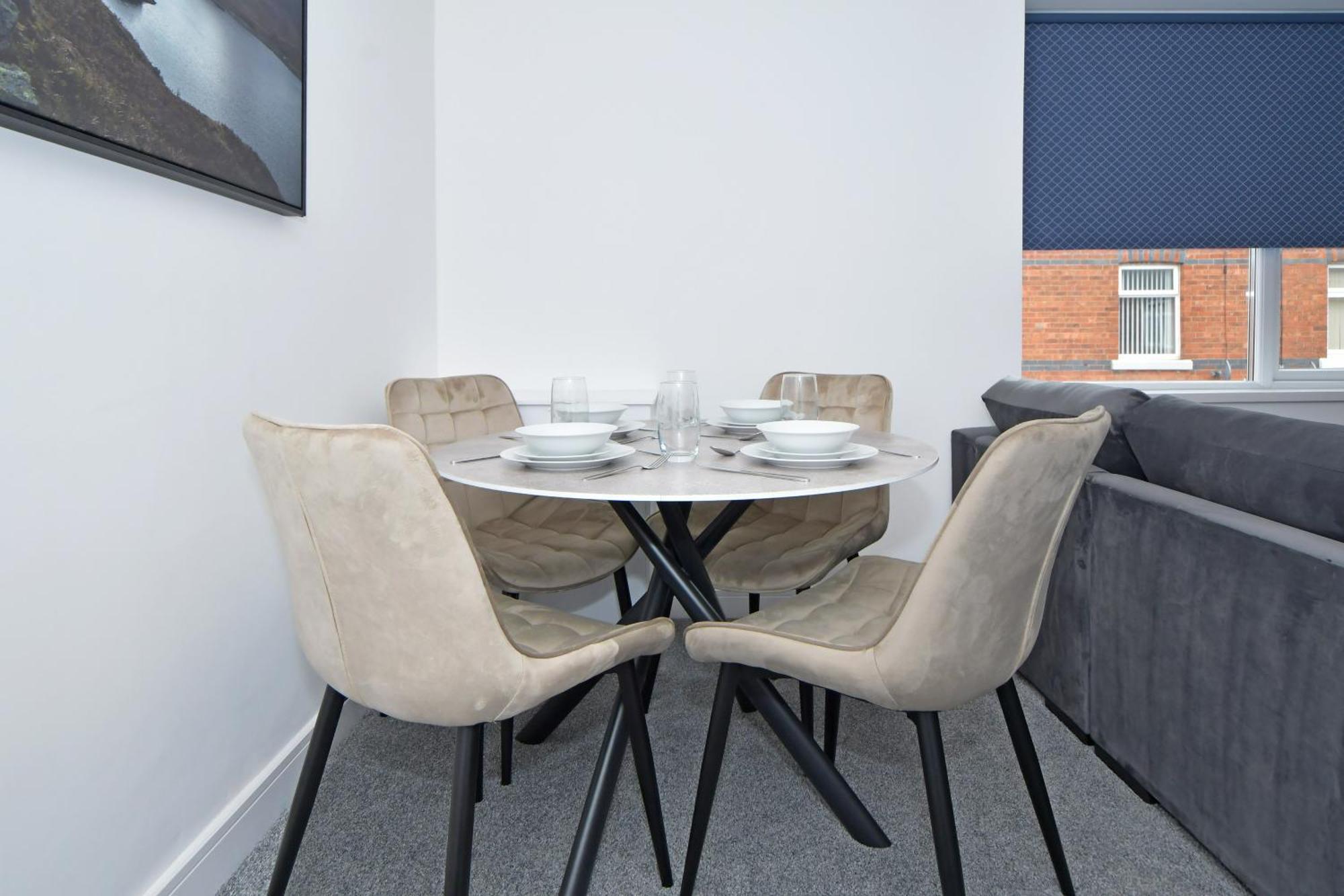 Sapphire Apartments By Yourstays - Luxury 2 Bedroom Apartments In Crewe Buitenkant foto