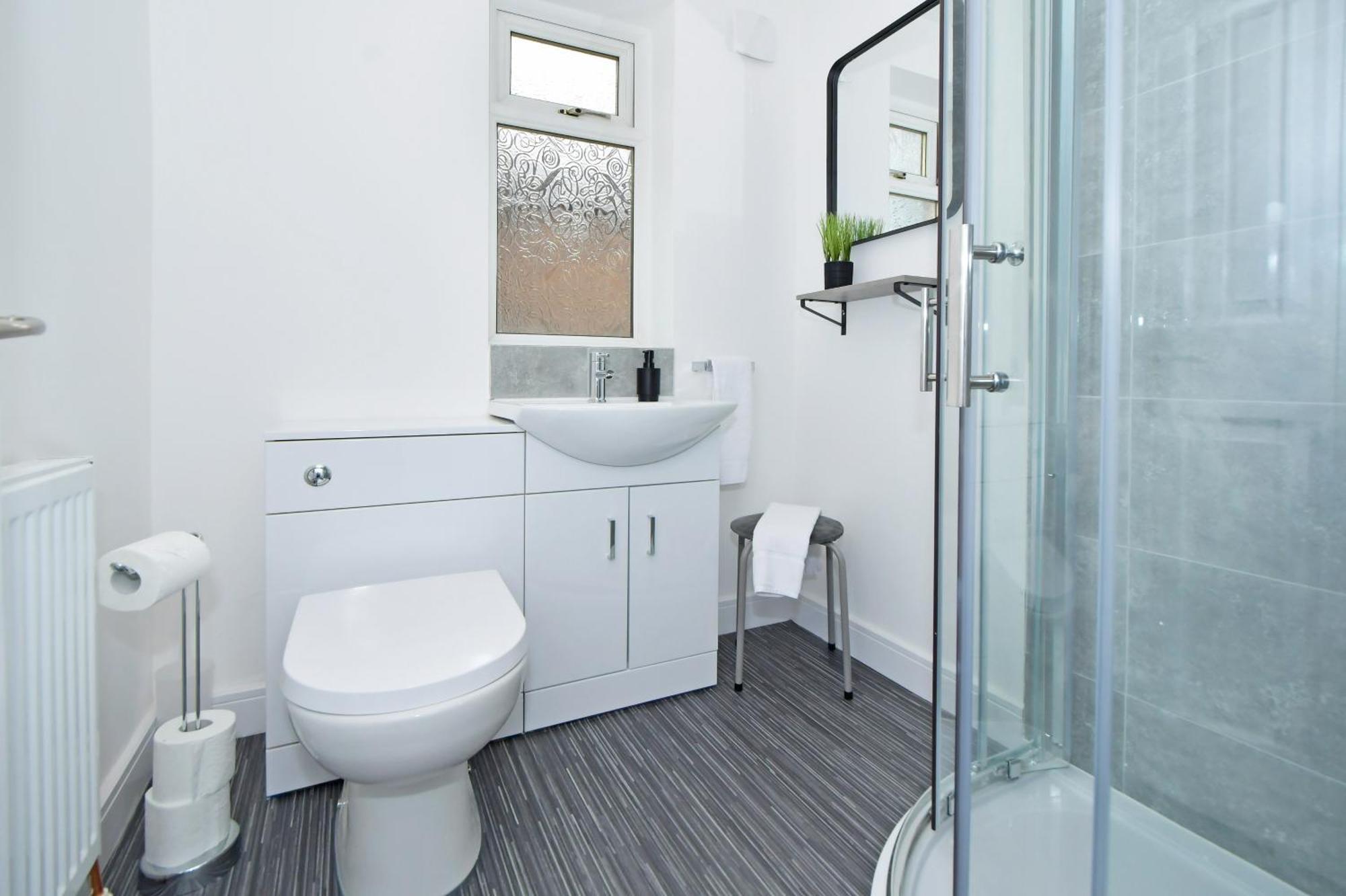 Sapphire Apartments By Yourstays - Luxury 2 Bedroom Apartments In Crewe Buitenkant foto