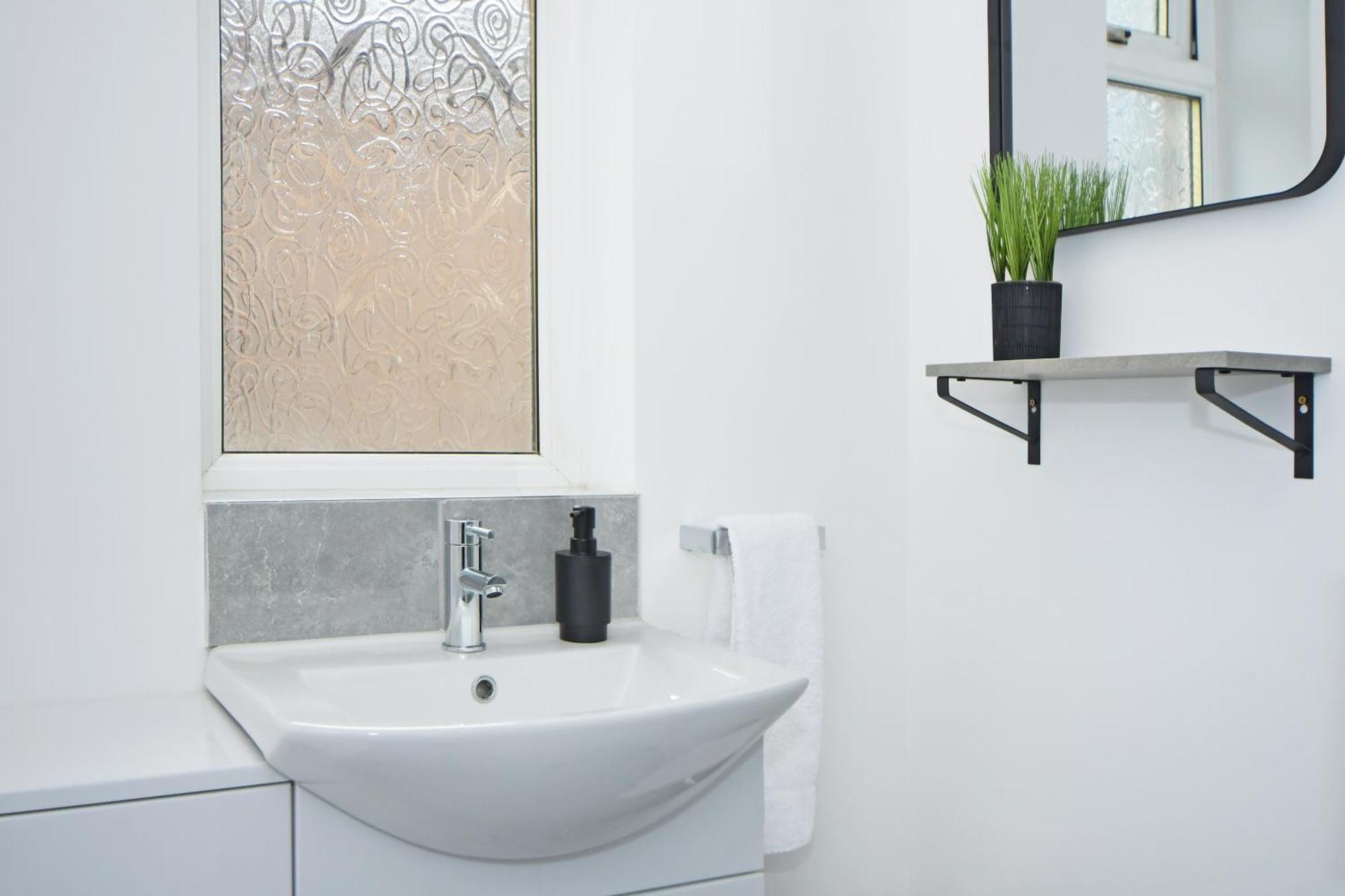 Sapphire Apartments By Yourstays - Luxury 2 Bedroom Apartments In Crewe Buitenkant foto