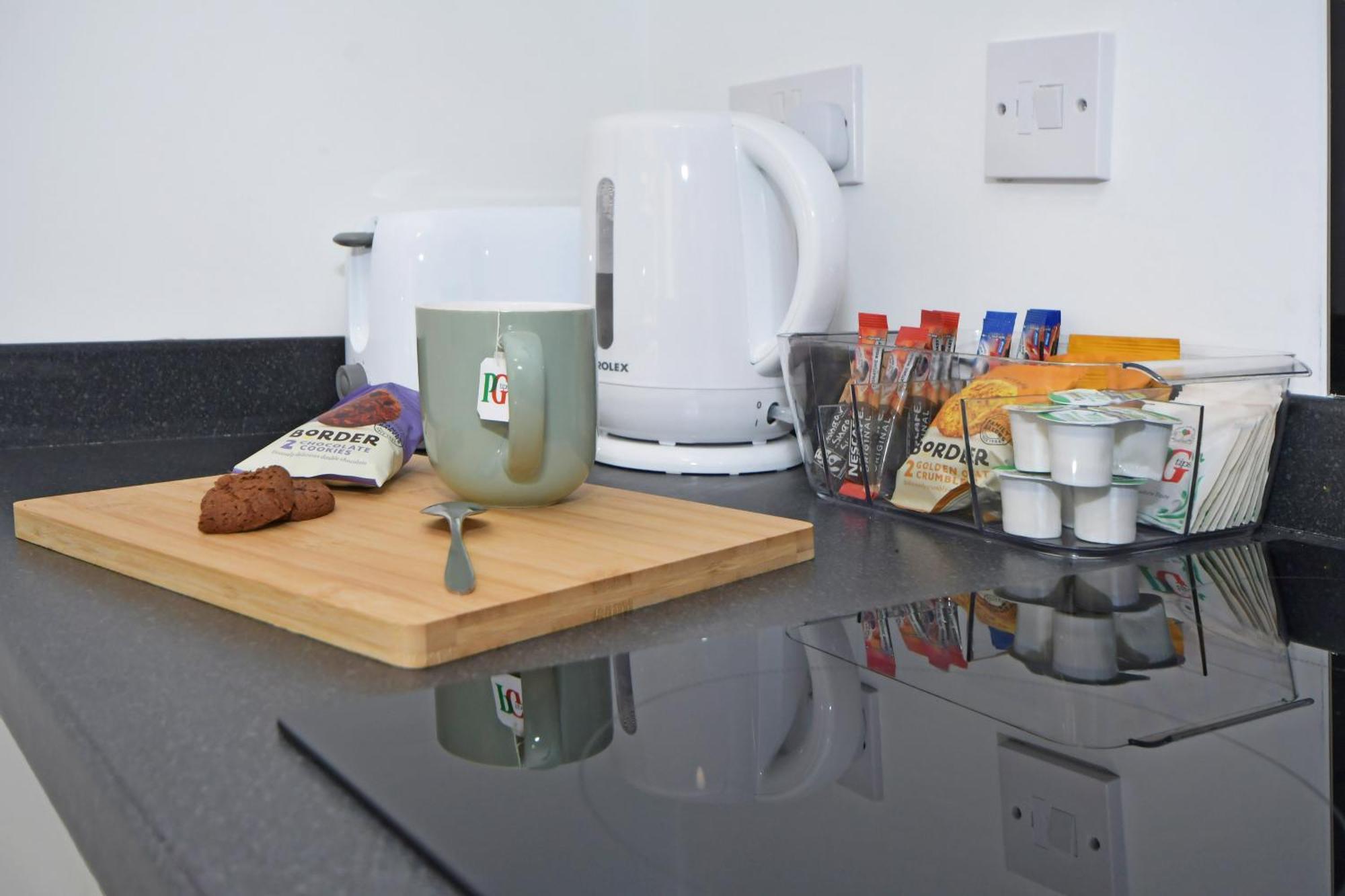 Sapphire Apartments By Yourstays - Luxury 2 Bedroom Apartments In Crewe Buitenkant foto